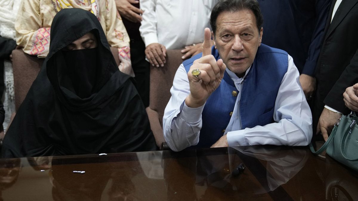 Manželka pákistánského expremiéra žádala soud, ať ji pošle do vězení